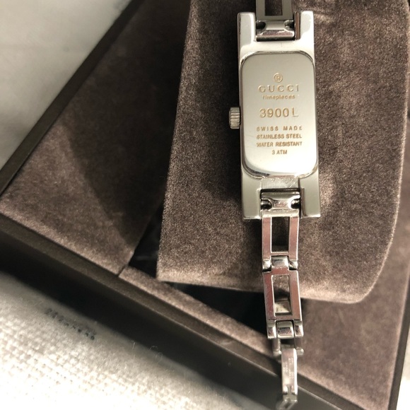 Gucci Diamond & Mother of Pearl Watch 3900 series - Picture 4 of 8